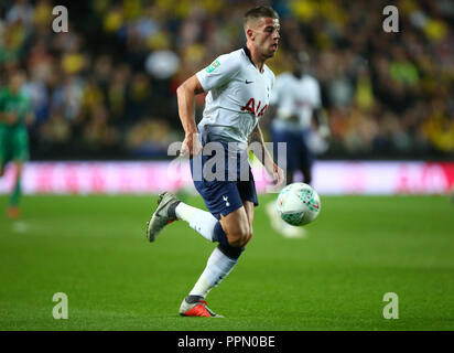 Milton Keynes, UK. 26. September 2018. Tottenham Hotspur ist Toby Alderweireld während Carabao Cup 3. Runde Übereinstimmung zwischen den Tottenham Hotspur und Watford bei Stadion MK, Milton Keynes, England am 26. September 2018. FA Premier League und der Football League Bilder unterliegen dem DataCo Lizenz. Redaktionelle Verwendung nur. Kein Print Sales. Keine persönlichen Gebrauch. Keine unbezahlten Einsatz Credit: Kieran Galvin/Alamy Live News Credit: Kieran Galvin/Alamy leben Nachrichten Stockfoto