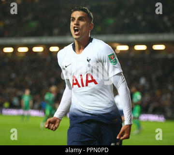 Milton Keynes, UK. 26. September 2018. Tottenham Hotspur ist Erik Lamela feiert sein Ziel während Carabao Cup 3. Runde Übereinstimmung zwischen den Tottenham Hotspur und Watford bei Stadion MK, Milton Keynes, England am 26. September 2018. FA Premier League und der Football League Bilder unterliegen dem DataCo Lizenz. Redaktionelle Verwendung nur. Kein Print Sales. Keine persönlichen Gebrauch. Keine unbezahlten Einsatz Credit: Kieran Galvin/Alamy leben Nachrichten Stockfoto