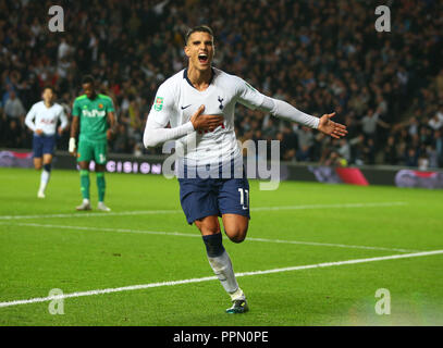 Milton Keynes, UK. 26. September 2018. Tottenham Hotspur ist Erik Lamela feiert sein Ziel während Carabao Cup 3. Runde Übereinstimmung zwischen den Tottenham Hotspur und Watford bei Stadion MK, Milton Keynes, England am 26. September 2018. FA Premier League und der Football League Bilder unterliegen dem DataCo Lizenz. Redaktionelle Verwendung nur. Kein Print Sales. Keine persönlichen Gebrauch. Keine unbezahlten Einsatz Credit: Kieran Galvin/Alamy leben Nachrichten Stockfoto