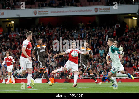 London, Großbritannien. 26. September 2018. Während der EFL Carabao Cup 1/16-Final Match zwischen Arsenal und Brentford im Emirates Stadium, London, England am 26. September 2018. Foto von Carlton Myrie. Nur die redaktionelle Nutzung, eine Lizenz für die gewerbliche Nutzung erforderlich. Keine Verwendung in Wetten, Spiele oder einer einzelnen Verein/Liga/player Publikationen. Credit: UK Sport Pics Ltd/Alamy leben Nachrichten Stockfoto