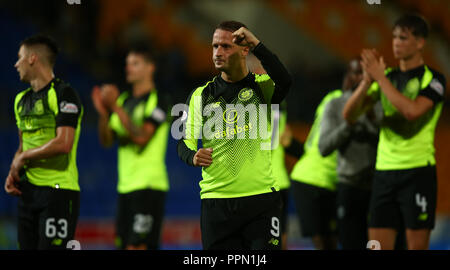 McDiarmid Park, Perth, Großbritannien. 26 Sep, 2018. Scottish League Cup Fußball, Viertelfinale, St Johnstone gegen Celtic; Leigh Griffiths von Keltischen pumpt seine Faust an die Fans: Aktion plus Sport/Alamy leben Nachrichten Stockfoto