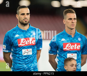 Neapel, Kampanien, Italien. 26 Sep, 2018. Maksimovic und Milik des SSC Napoli gesehen, bevor die Serie ein Fußballspiel zwischen SSC Napoli und Parma Calcio San Paolo Stadions. Credit: Ernesto Vicinanza/SOPA Images/ZUMA Draht/Alamy leben Nachrichten Stockfoto