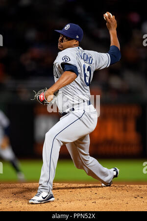 San Francisco, Kalifornien, USA. 26 Sep, 2018. San Diego Padres Krug Luis Perdomo (61) wirft im ersten Inning, während ein MLB-Spiel zwischen den San Diego Padres und die San Francisco Giants bei AT&T Park in San Francisco, Kalifornien. Valerie Shoaps/CSM/Alamy leben Nachrichten Stockfoto