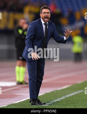 Rom, Italien. 26 Sep, 2018. Als Roma's Coach Eusebio di Francesco Gesten während einer Serie ein Fußballspiel zwischen AS Roma und Frosinone in Rom, Italien, Sept. 26, 2018. Wie Rom gewann 4-0. Credit: Alberto Lingria/Xinhua/Alamy leben Nachrichten Stockfoto