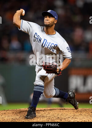 San Francisco, Kalifornien, USA. 26 Sep, 2018. San Diego Padres Entlastung Krug Miguel Diaz (43) Im fünften Inning eingegeben wird, während einer MLB Spiel zwischen den San Diego Padres und die San Francisco Giants bei AT&T Park in San Francisco, Kalifornien. Valerie Shoaps/CSM/Alamy leben Nachrichten Stockfoto