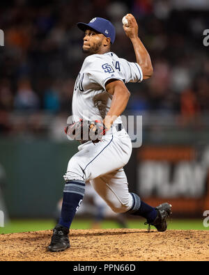 San Francisco, Kalifornien, USA. 26 Sep, 2018. San Diego Padres Entlastung Krug Miguel Diaz (43) Im fünften Inning eingegeben wird, während einer MLB Spiel zwischen den San Diego Padres und die San Francisco Giants bei AT&T Park in San Francisco, Kalifornien. Valerie Shoaps/CSM/Alamy leben Nachrichten Stockfoto