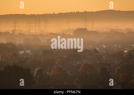 London, Großbritannien. 27. September 2018. Wimbledon Landschaft im frühen Morgennebel bei Sonnenaufgang Kredit abgedeckt: Amer ghazzal/Alamy leben Nachrichten Stockfoto