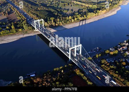 26. September 2018, Nordrhein-Westfalen, Köln: ein Foto aus der Luft durch ein Zeppelin NT zeigt den Rodenkirchen Brücke der A4 über den Rhein. Foto: Henning Kaiser/dpa Stockfoto