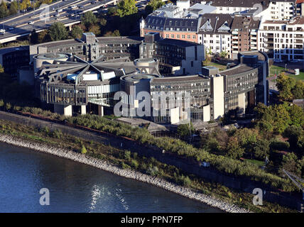 26. September 2018, Nordrhein-Westfalen, Köln: ein Foto aus der Luft durch ein Zeppelin NT zeigt den Landtag in Düsseldorf. Foto: Henning Kaiser/dpa Stockfoto