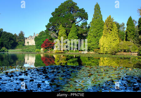 Sheffield Park, East Sussex. 27. September 2018. UK Wetter: Sonnenschein und hellen Anfang Herbst Farbe in Sheffield Park Gardens, East Sussex. © Peter Cripps/Alamy leben Nachrichten Stockfoto