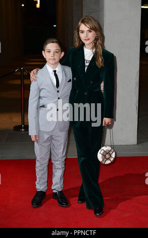 Badger Skelton und Emilia Jones anreisen, bei der Premiere von Zwei für Freude an dem Everyman Cinema in Kings Cross, London. Stockfoto