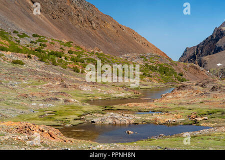 Anzeigen von Parker Pass ostwärts auf der Suche; Ansel Adams Wilderness, Inyo National Forest, Sierra Nevada, Kalifornien, USA. Stockfoto