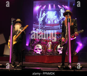 ZZ Top in Concert am Seminole Hard Rock Hotel und Kasino in Hollywood, Florida am 8. Juni 2011 Stockfoto