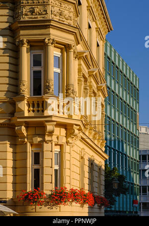 Neo-Renaissance Wohnhaus von Ludwig Leybold 1882, Bahnhofstraße 21, Bahnhofs- und Bismarckviertel, Augsburg, Schwaben Stockfoto