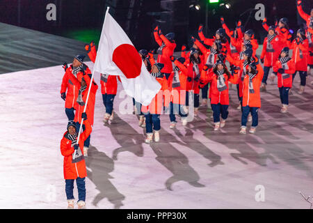 Team Japan marschieren in der Eröffnungsfeier bei den Olympischen Winterspielen PyeongChang 2018 Stockfoto