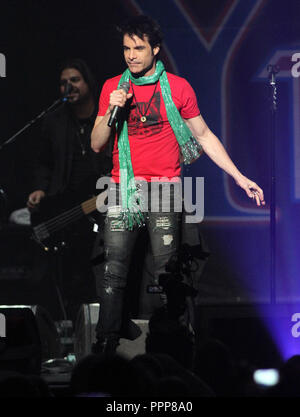 Patrick Monahan mit dem Zug in die Y-100 Jingle Ball Show im BankAtlantic Center in Sunrise, Florida am 11. Dezember 2010 Stockfoto