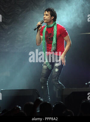 Patrick Monahan mit dem Zug in die Y-100 Jingle Ball Show im BankAtlantic Center in Sunrise, Florida am 11. Dezember 2010 Stockfoto