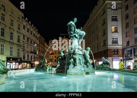 Wien, Österreich - 12. JULI 2015: Donnerbrunnen ist ein barocker Brunnen im Zentrum von Wien der Neuen Markt Stockfoto