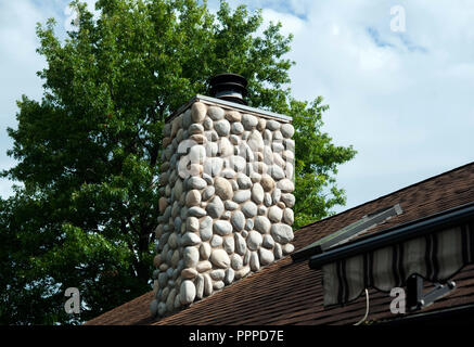 Stein Rock Kamin, See Schaffer, Monticello, Indiana, USA, Nordamerika Stockfoto