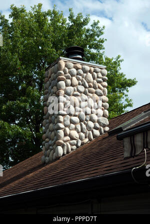 Stein Rock Kamin, See Schaffer, Monticello, Indiana, USA, Nordamerika Stockfoto