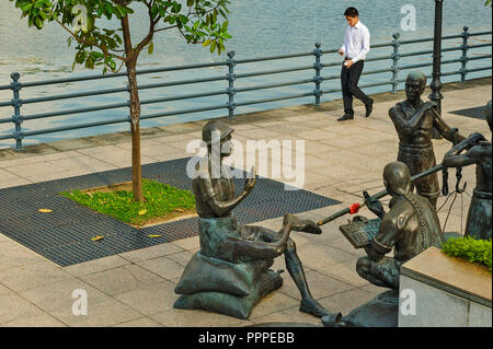 Singapur, lebensgroßen Skulpturen Darstellung Handel Kaufleute der Vergangenheit entlang des Singapore River, ein großer Emporium, Bildhauer Malcolm Koh Stockfoto