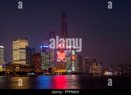 Skyline bei Nacht am Bund, Shanghai, Shanghai, China Shi Stockfoto