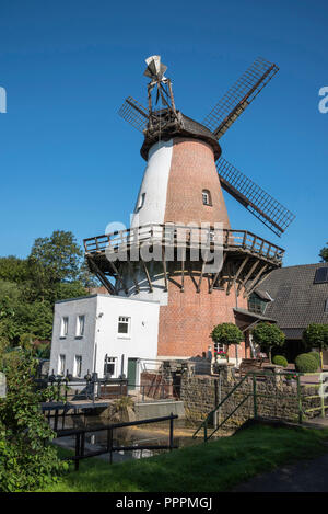 Wind Mühle, Mühle und Lahde, Petershagen, Minden-Luebbecke, Ostwestfalen-Lippe, Nordrhein-Westfalen, Deutschland, Windmühle, Wassermühle Stockfoto