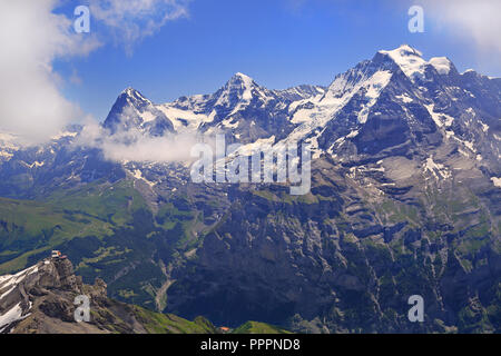 Sommer in den Schweizer Alpen, Murren, mit Blick auf den Eiger, Mönch, Jungfrau und Birg Gipfeltreffen Stockfoto