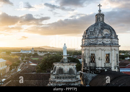 Sonnenuntergang an der Iglesia La Merced, Granada, Nicaragua Stockfoto