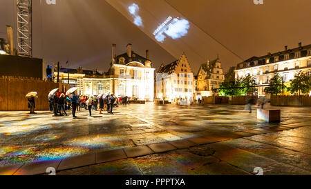Light Show mehrmals in der Nacht im September in der Place du chateau, in der Cathedral Quarter. Straßburg, Frankreich Stockfoto