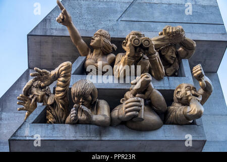 Die Skulptur genannt das Publikum von Michael Schnee auf das Rogers Centre, der Heimat der Blue Jays Baseball Team in der Innenstadt von Toronto Stockfoto