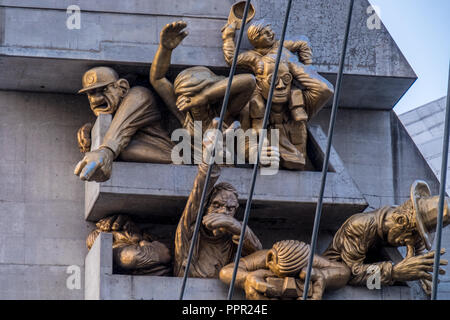 Die Skulptur genannt das Publikum von Michael Schnee auf das Rogers Centre, der Heimat der Blue Jays Baseball Team in der Innenstadt von Toronto Stockfoto