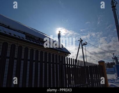 Frostigen morgen in einem Feriendorf, Russland Stockfoto