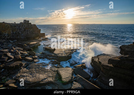 Rauhe See an der wilden Atlantikküste Portugals Stockfoto