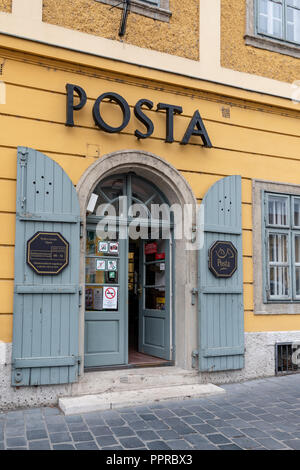 Post im alten Stadtteil Buda Castle Hill in Budapest, Ungarn Stockfoto