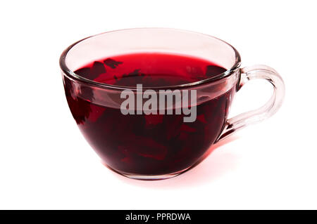 Hibiskus Tee in ein Glas Schale auf einem weißen Hintergrund. Stockfoto