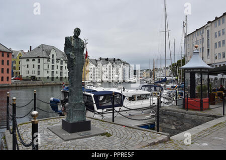 Alesund Stadt und Hafen an der Westküste von Norwegen, am Eingang der Geirangerfjord, der für seine wunderschönen Jugendstilbauten bekannt. Stockfoto