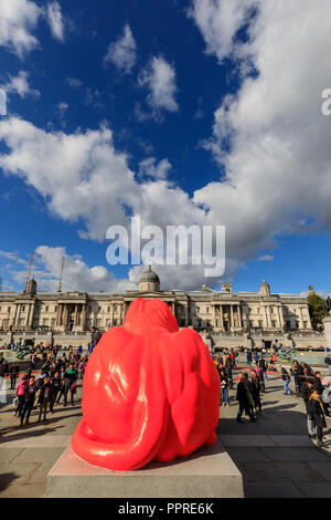 Bitte geben Sie die Löwen, Red Lion flurescent Kunst Installation durch Es Devlin auf dem Trafalgar Square, London, UK Stockfoto