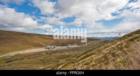 Luftaufnahme der Lecht Skipisten, Mountainbike und Ski Center, Corgarff, Westminster, Schottland im September Stockfoto