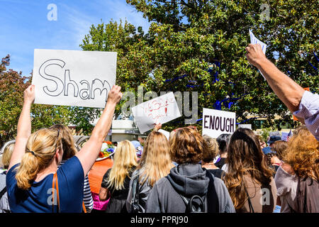 September 27, 2018 in Palo Alto/CA/USA - Rallye in Unterstützung von Christine Blasey Ford vor der Palo Alto Rathaus; Stockfoto