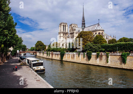 Notre Dam de Paris Kathedrale Vorderansicht Stockfoto