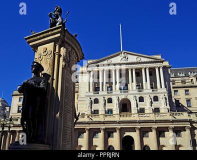 Bank von England und London Truppen War Memorial (L), London, England, UK. Stockfoto