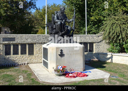 Die grüne Howards Regimental Denkmal am Crepon, Normandie, gilt als eines der besten D-Day Gedenkstätten in Frankreich. Stockfoto