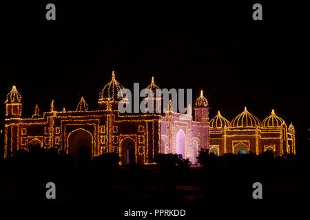 Dhaka, Bangladesch - 29. November 2008: Nachtansicht der Lalbagh Fort ist eine unvollständige 17. Jahrhundert Mughal Fort Komplex, steht vor dem buriganga Stockfoto