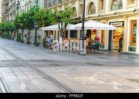 Straßen in der Innenstadt von der Stadt Sevilla - ist die Hauptstadt und die grösste Stadt in der Autonomen Region Andalusien und der Provinz Sevilla, Spanien Stockfoto