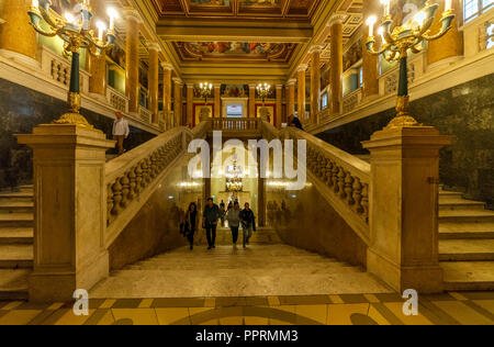 Innenraum des Ungarischen Nationalmuseums wurde 1802 gegründet und ist das Nationale Museum für die Geschichte, Kunst und Archäologie von Ungarn. Stockfoto