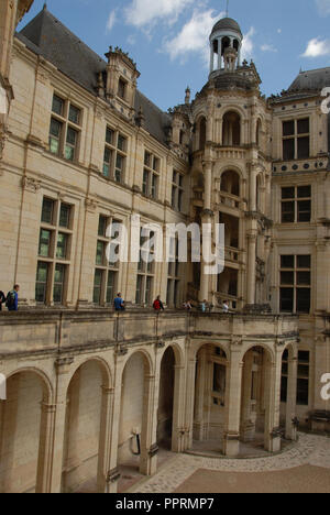 Im Hof des königlichen Chateau de Chambord im Val de Loire (Loire Tal) in Frankreich. Das Schloss ist eine der bekanntesten Chat Stockfoto