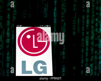 LG Corporation Logo auf dem Smartphone angezeigt. LG Corporation ist einer südkoreanischen multinationalen Konglomerat Corporation. Stockfoto