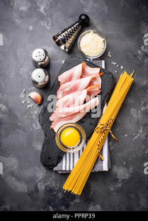 Zutaten zum Kochen Pasta Carbonara Stockfoto