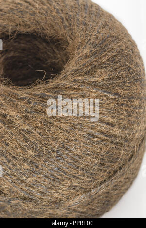 Natürliche geteert Sisal garten Garn-/String. Super Makro der einzelnen Fasern, die in das Garn. Metapher' Wie lange ist ein Stück Schnur?" Stockfoto